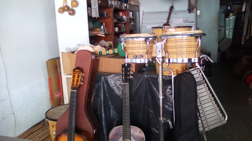 Ukulele shops in Caracas