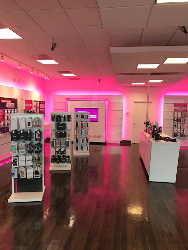 Cell Phone Store «T-Mobile», reviews and photos, 663 E Aurora Rd, Macedonia, OH 44056, USA