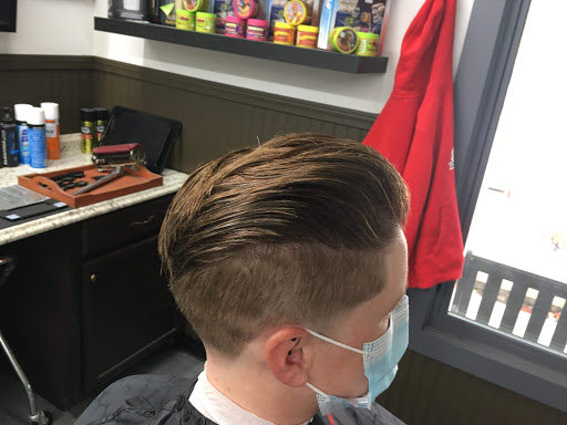 Barber Shop «Lake Grove Barber Shop», reviews and photos, 16045 Boones Ferry Rd # A, Lake Oswego, OR 97035, USA