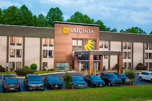 La Quinta Inn & Suites by Wyndham Fayetteville I-95 image