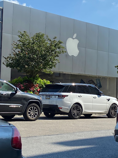 Computer Store «Apple Suburban Square», reviews and photos, 61 Saint James Pl, Ardmore, PA 19003, USA