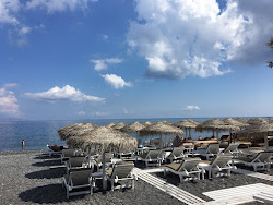 Foto di Spiaggia di Kamari - luogo popolare tra gli intenditori del relax