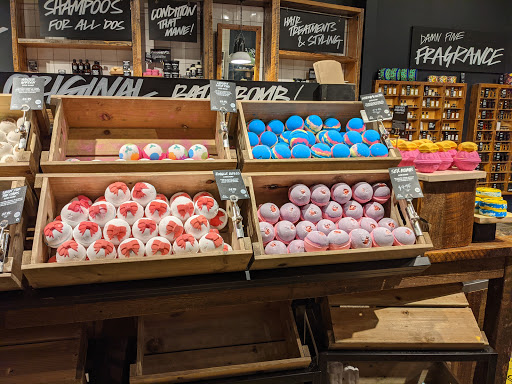 Cosmetics Store «Lush», reviews and photos, 112 E Broadway, Bloomington, MN 55425, USA