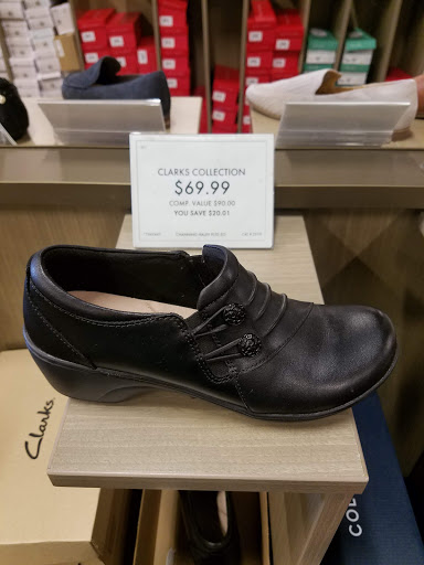Shoe Store «DSW Designer Shoe Warehouse», reviews and photos, 200 Town Centre Dr, Glen Mills, PA 19342, USA