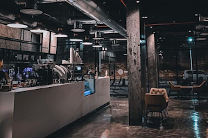 TINTO Cafe and roastery مقهى و محمصة تينتو image