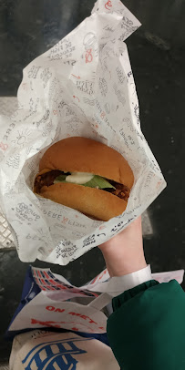 Sandwich au poulet du Restaurant de hamburgers Père & Fish à Paris - n°5