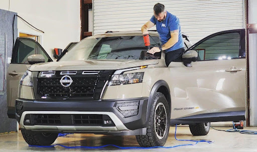 Bare Knuckles Automotive en LaGrange