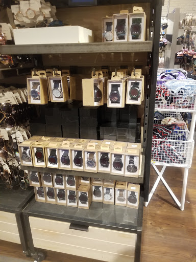 Clothing Store «Aéropostale», reviews and photos, 200 Baychester Ave, Bronx, NY 10475, USA