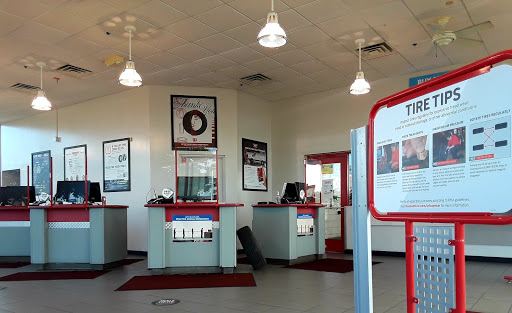 Tire Shop «Discount Tire Store - Sterling Heights, MI», reviews and photos, 8180 Metro Pkwy, Sterling Heights, MI 48312, USA