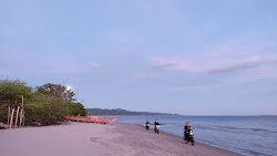 Foto von Sibalat Beach und die siedlung