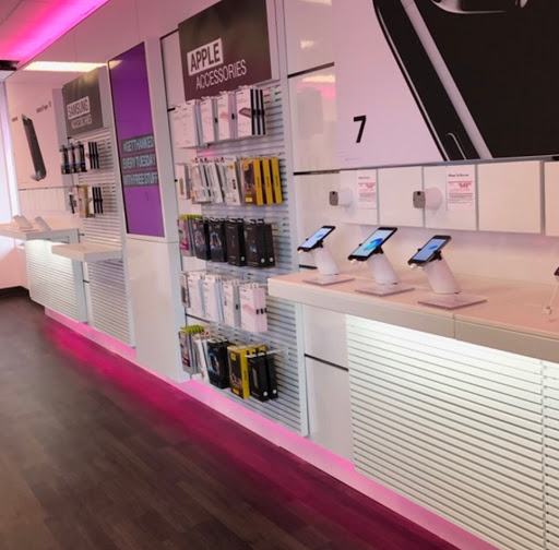 Cell Phone Store «T-Mobile», reviews and photos, 29890 Town Center Loop W Suite F, Wilsonville, OR 97070, USA