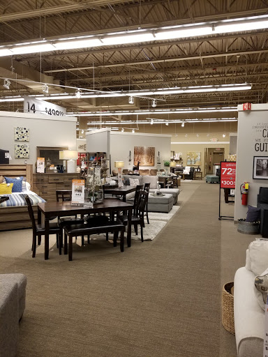 Furniture Store «Ashley HomeStore», reviews and photos, 905 Perimeter Dr, Schaumburg, IL 60173, USA