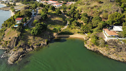 Photo de Prainha de Inhoa entouré de montagnes