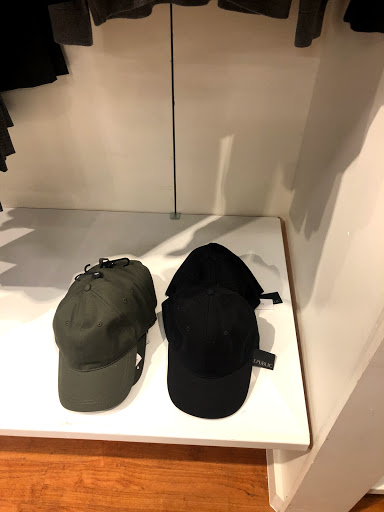 Clothing Store «Banana Republic Factory Store», reviews and photos, 407 N Alafaya Trail, Orlando, FL 32828, USA