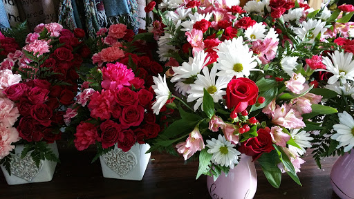 Florist «West End Flower Shop», reviews and photos, 1420 L St, Bedford, IN 47421, USA
