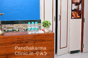 Sharangdhar Ayurvedic Panchakarma Clinic - Best Ayurvedic Clinic for PCOS, Thyroid & Weight loss in Vasai West image