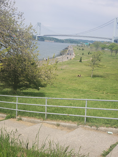 Park «Dyker Beach Park», reviews and photos, 334 Bay 8th St, Brooklyn, NY 11228, USA
