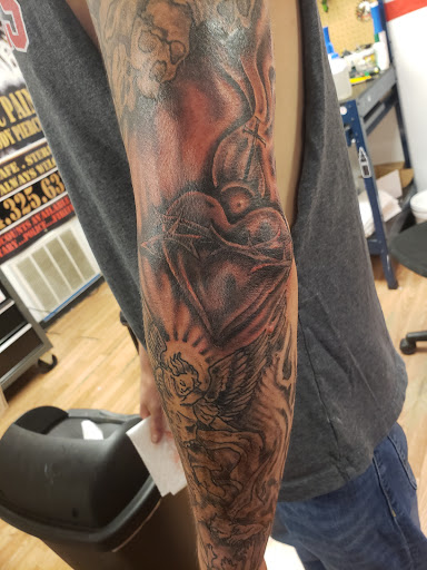 Tattoo Shop «Patriotic Pain Tattoo & Body Piercing», reviews and photos, 5658 William Penn Hwy, Murrysville, PA 15668, USA