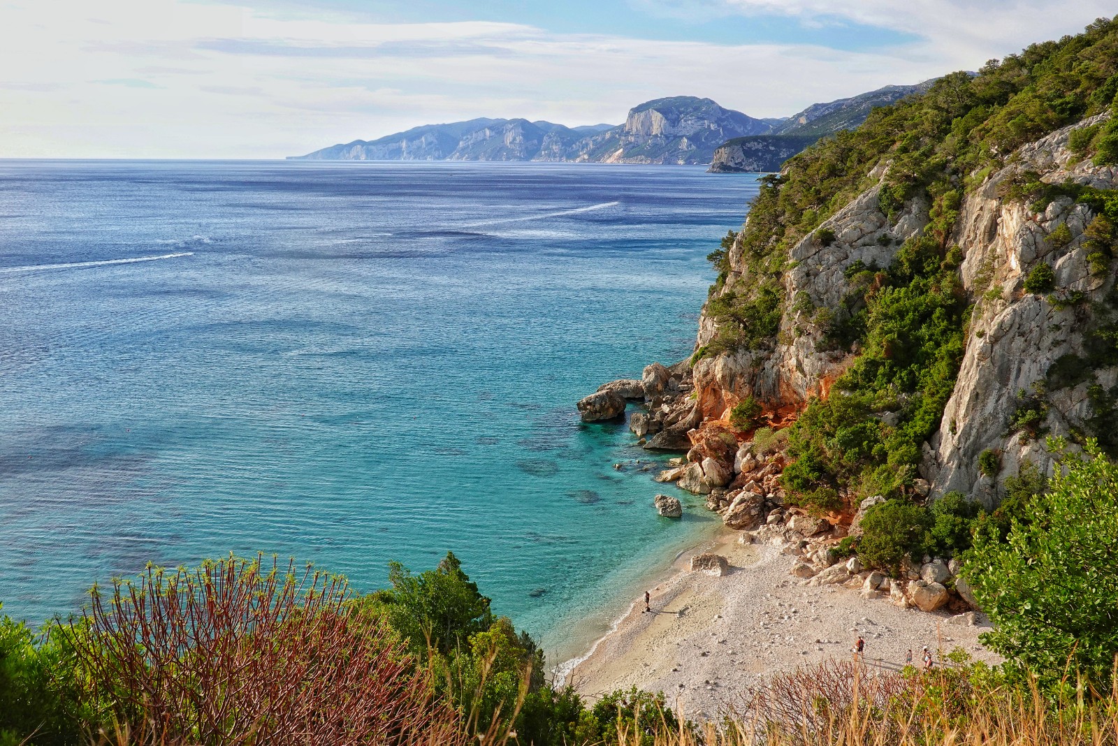 Foto av Cala Fuili med vit fin sten yta