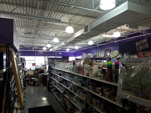 Home Goods Store «New Uses», reviews and photos, 1228 N Roselle Rd, Schaumburg, IL 60195, USA