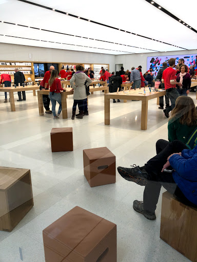 Computer Store «Apple Woodland», reviews and photos, 3195 28th St SE, Grand Rapids, MI 49512, USA