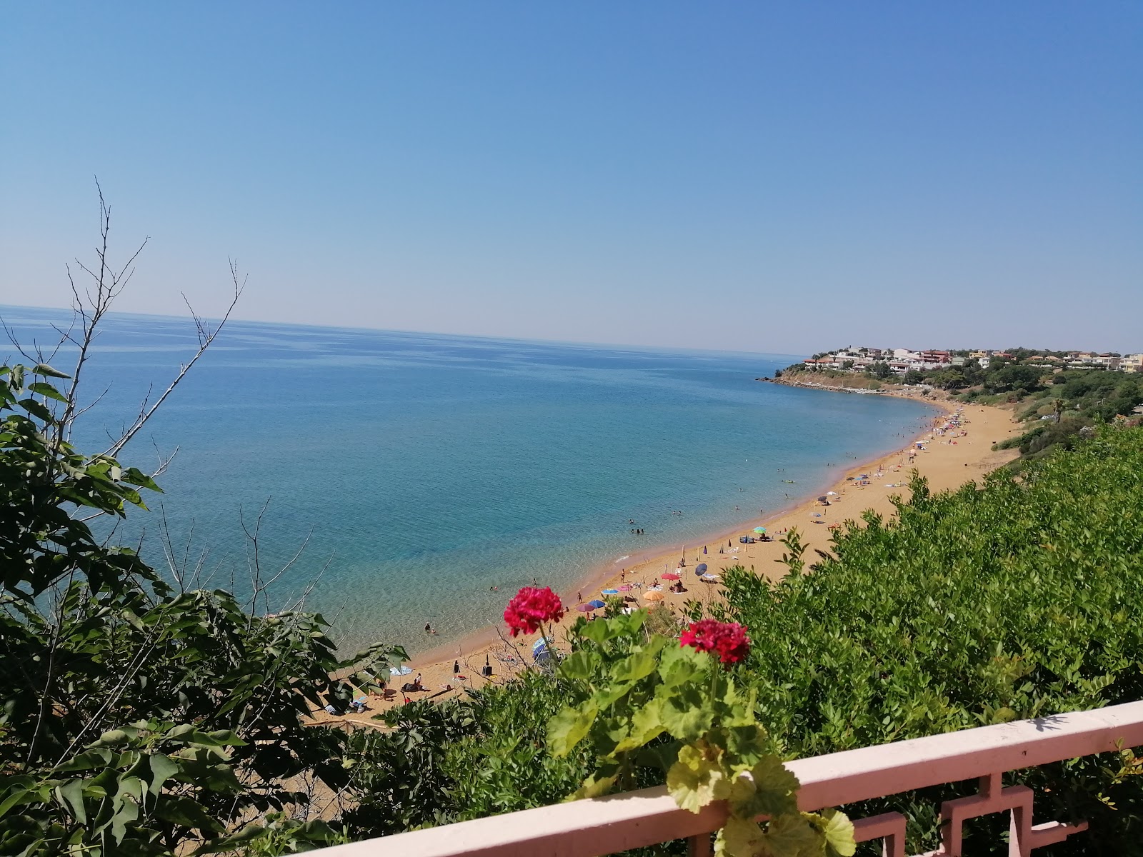 Fotografie cu Spiaggia Le Cannella și așezarea