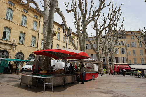 attractions Place des Cardeurs Aix-en-Provence