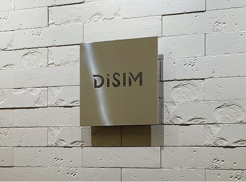 株式会社DiSIM