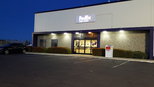 Shipping and Mailing Service «FedEx Ship Center», reviews and photos, 857 Gray Ave, Yuba City, CA 95991, USA