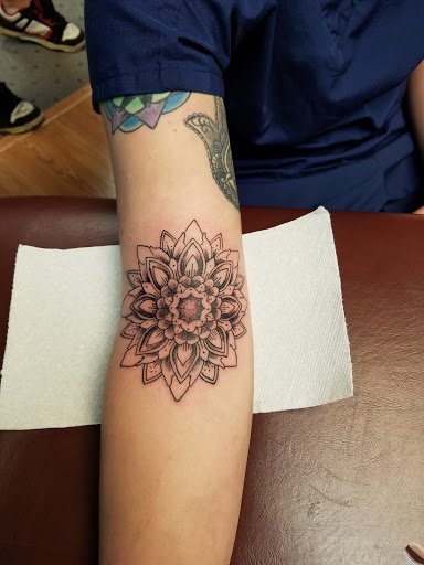 Tattoo Shop «Illustrator Tattoos», reviews and photos, 38505 Chestnut Ridge Rd, Elyria, OH 44035, USA