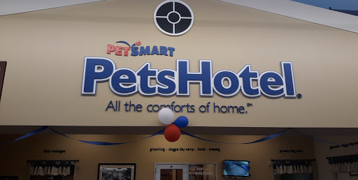 Pet Supply Store «PetSmart», reviews and photos, 830 Pelham Pkwy, Pelham, NY 10803, USA