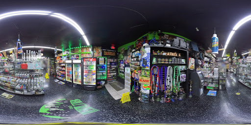 Tobacco Shop «The Hub Smoke Shop 2», reviews and photos, 4027 N Oak Trafficway, Kansas City, MO 64116, USA