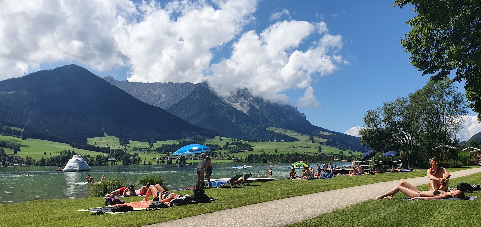 Foto von Promenade Walchsee Badestelle mit gras Oberfläche
