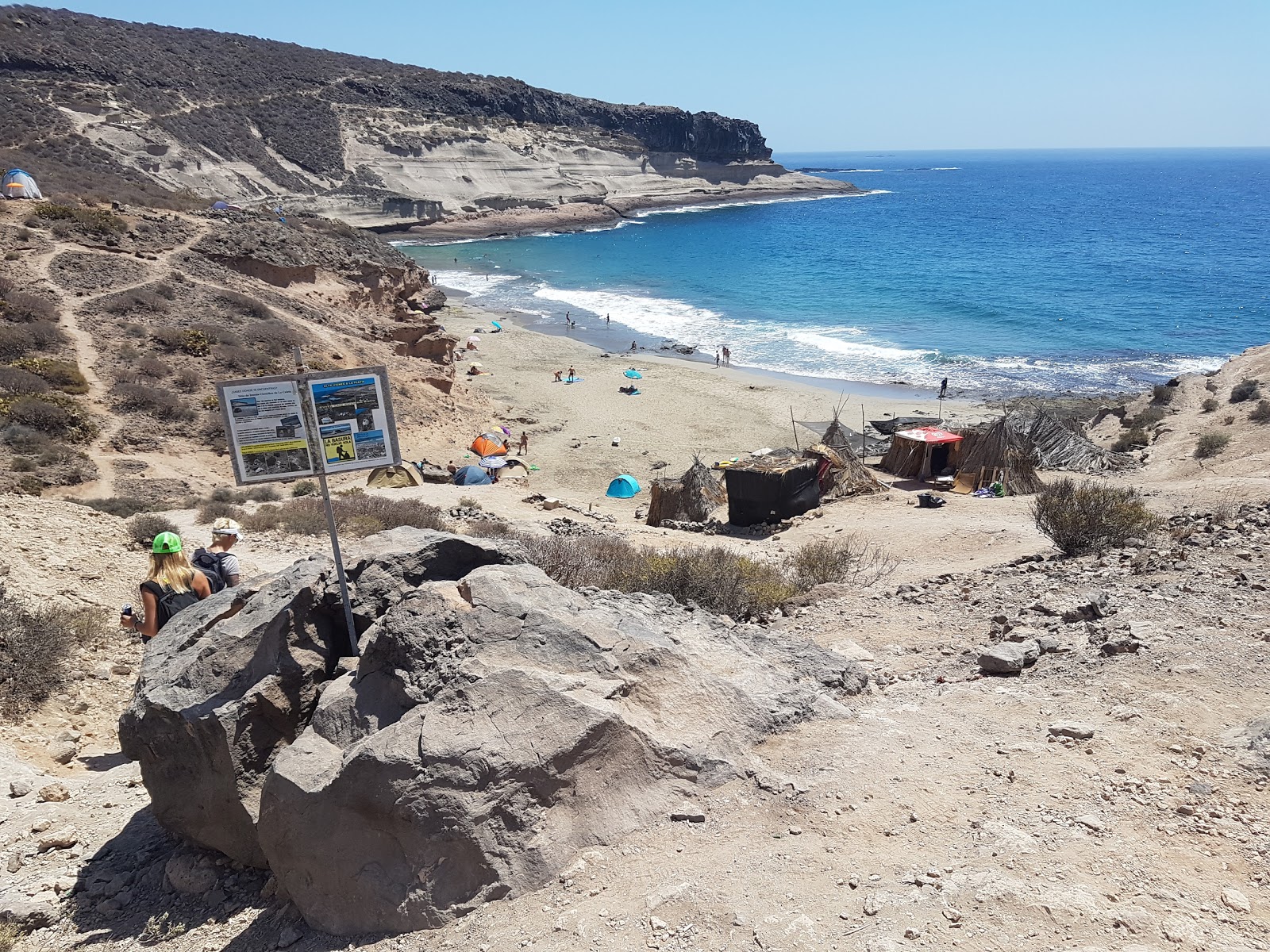 Foto av La Caleta de Adeje med rak strand