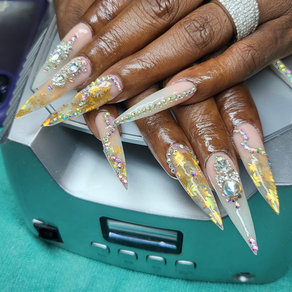 Vicki's Nails 30274