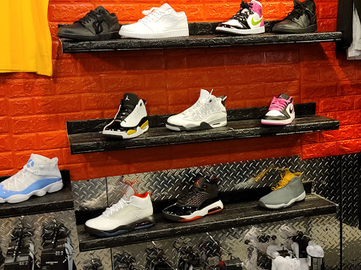 Shoe Store «Sole Street Shoes», reviews and photos, 716 16th St # 1, Denver, CO 80202, USA