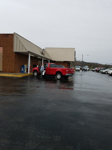 Grocery Store «Piggly Wiggly», reviews and photos, 18 Perry Morris Square, Milton, WV 25541, USA