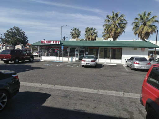 Donut Shop «Donut City», reviews and photos, 6100 Magnolia Ave, Riverside, CA 92506, USA