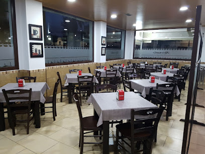 Bar Restaurante El Revuelo - Av. de Blas Infante, 69, 21440 Lepe, Huelva, Spain