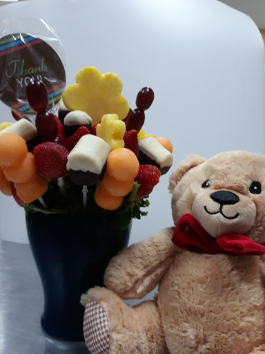 Gift Shop «Edible Arrangements», reviews and photos, 1100 N Tuttle Ave STE 15, Sarasota, FL 34237, USA