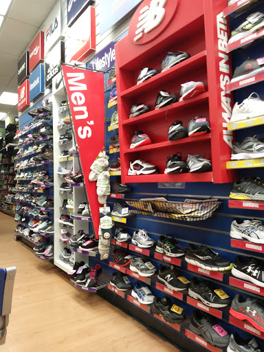 Sporting Goods Store «Big 5», reviews and photos, 3719 E Colorado Blvd, Pasadena, CA 91107, USA