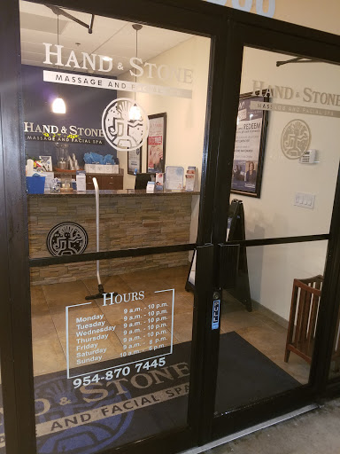 Massage Therapist «Hand & Stone Massage and Facial Spa», reviews and photos, 2388 N Federal Hwy, Fort Lauderdale, FL 33305, USA