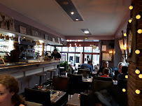 Atmosphère du Restaurant Chez les Filles à Mers-les-Bains - n°10
