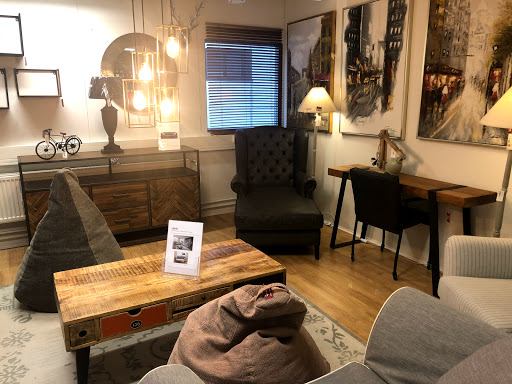 Kauppoja ostaa olohuoneen huonekaluja Helsinki