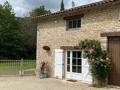 La maison du petit lac à Messé