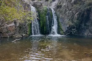 Cascada de los Condores image