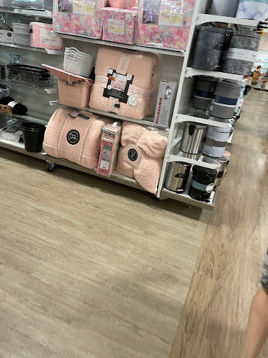 Department Store «HomeGoods», reviews and photos, 22940 Victory Blvd, Woodland Hills, CA 91367, USA