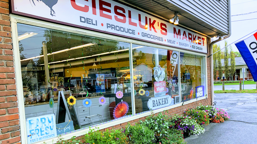 Ciesluk's Market 01373