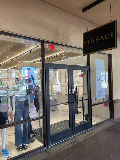 Shopping Mall «Desert Hills Premium Outlets», reviews and photos, 48400 Seminole Dr, Cabazon, CA 92230, USA