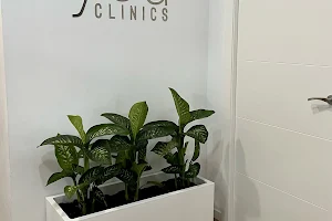 YouClinics image
